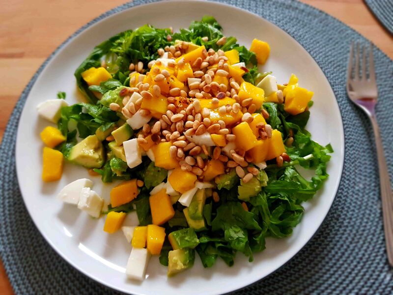 Datei:Mango-Avocado Salat.jpg