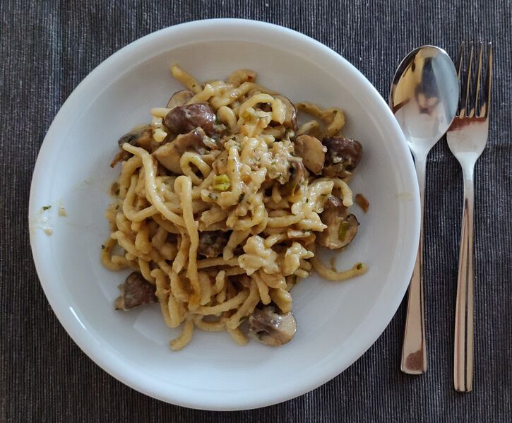 Datei:Spätzle-Pilz-Gröstl.jpg
