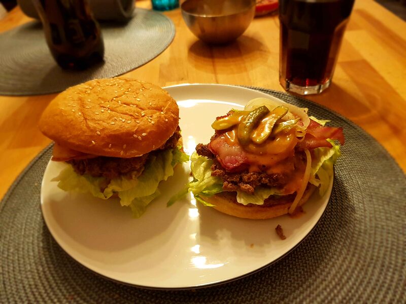 Datei:Flos sweet bacon burger.jpg
