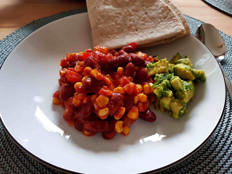Datei:Veggie-Chilli mit Avocado Salsa 1.jpg
